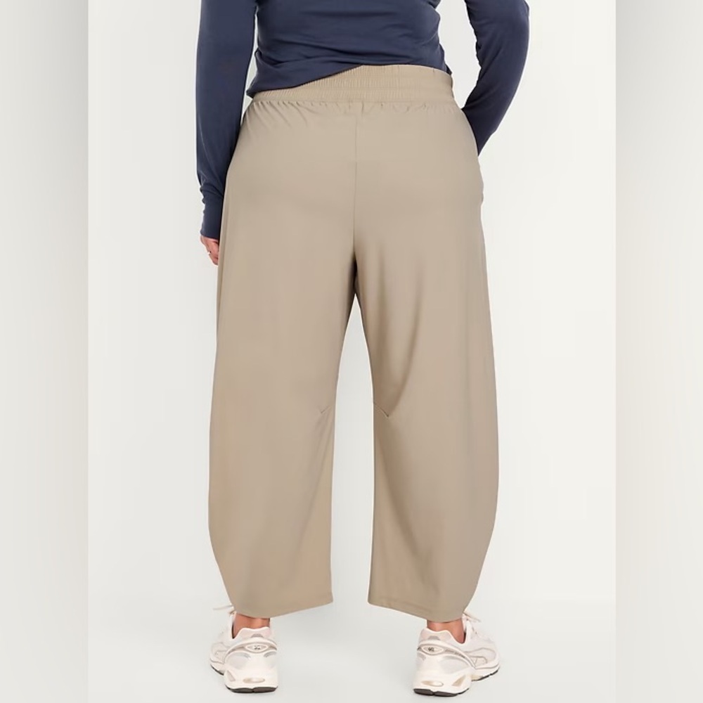 NEW! Old Navy High-Waisted SleekTech Barrel Ankle Pants🏸 - Picture 4 of 12